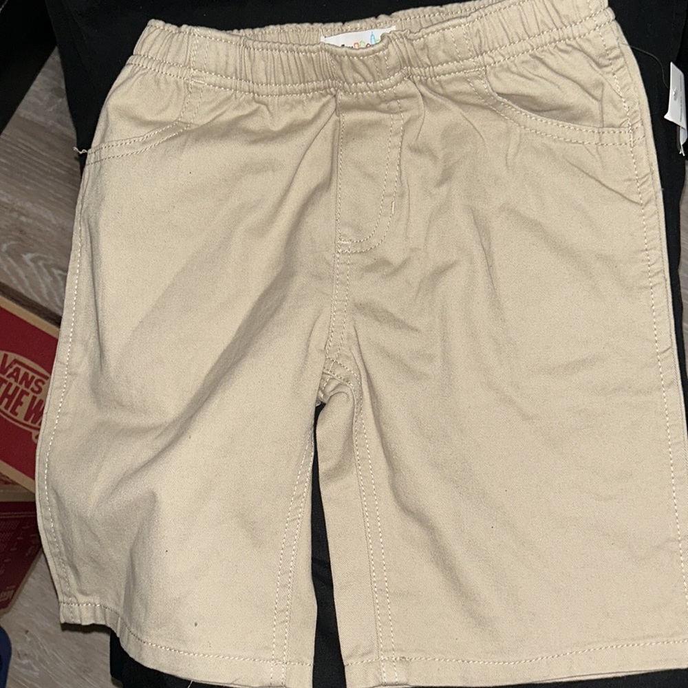 Size 6 NO BUTTONS NOR ADJUSTABLE TABS NO BELT LOOPS has pockets front back